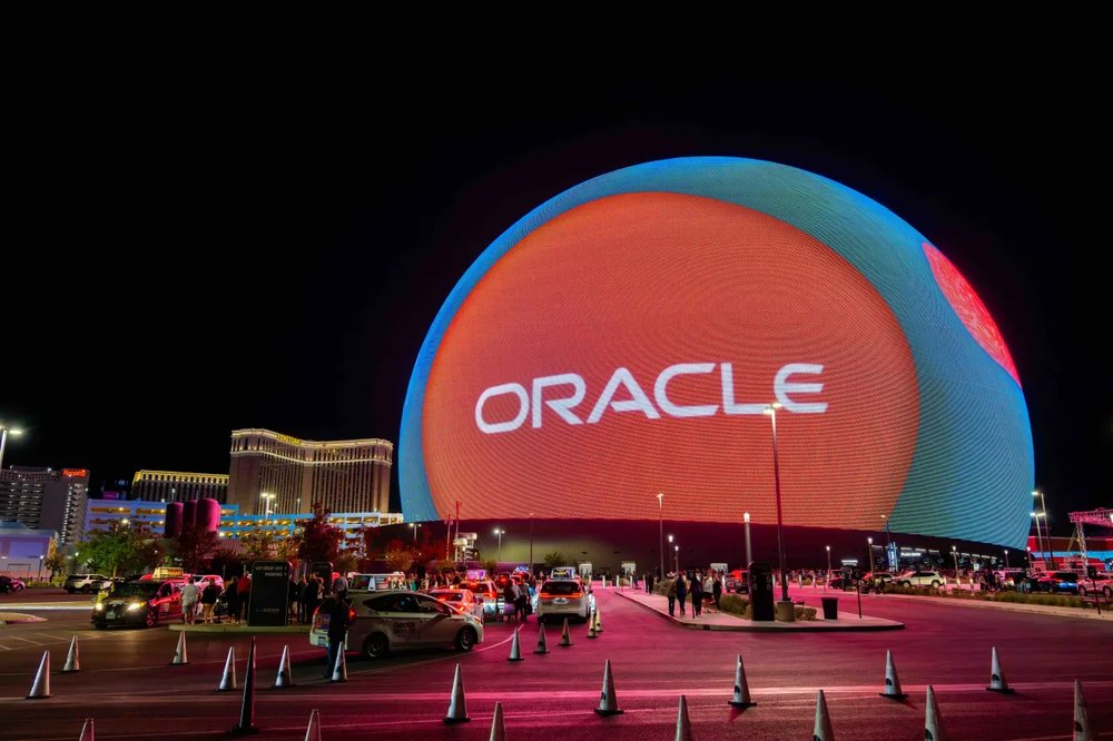 Analyst Sees Oracle as a Long-Term Bet, Downplays AI Concerns