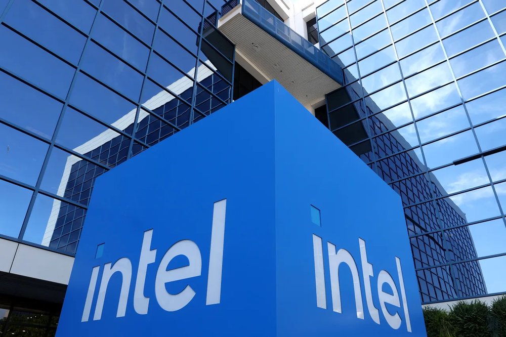 Intel Stock Hits Four-Year Peak, Setting High Stakes for Upcoming Earnings Report