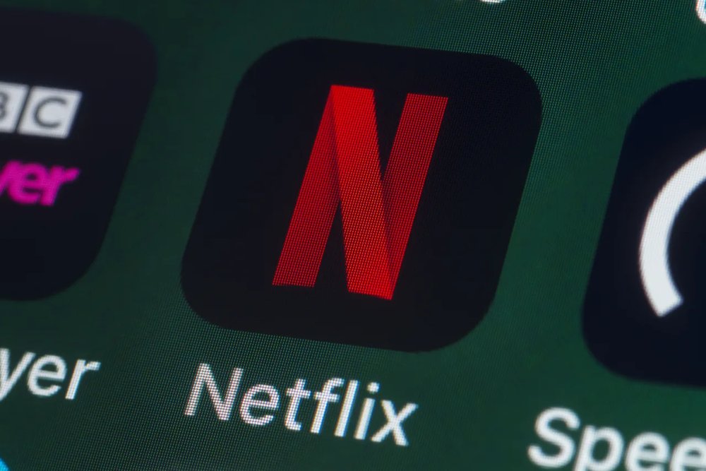 Netflix Shares Slump as Ambitious Warner Bros. Plan Fails to Impress Wall Street