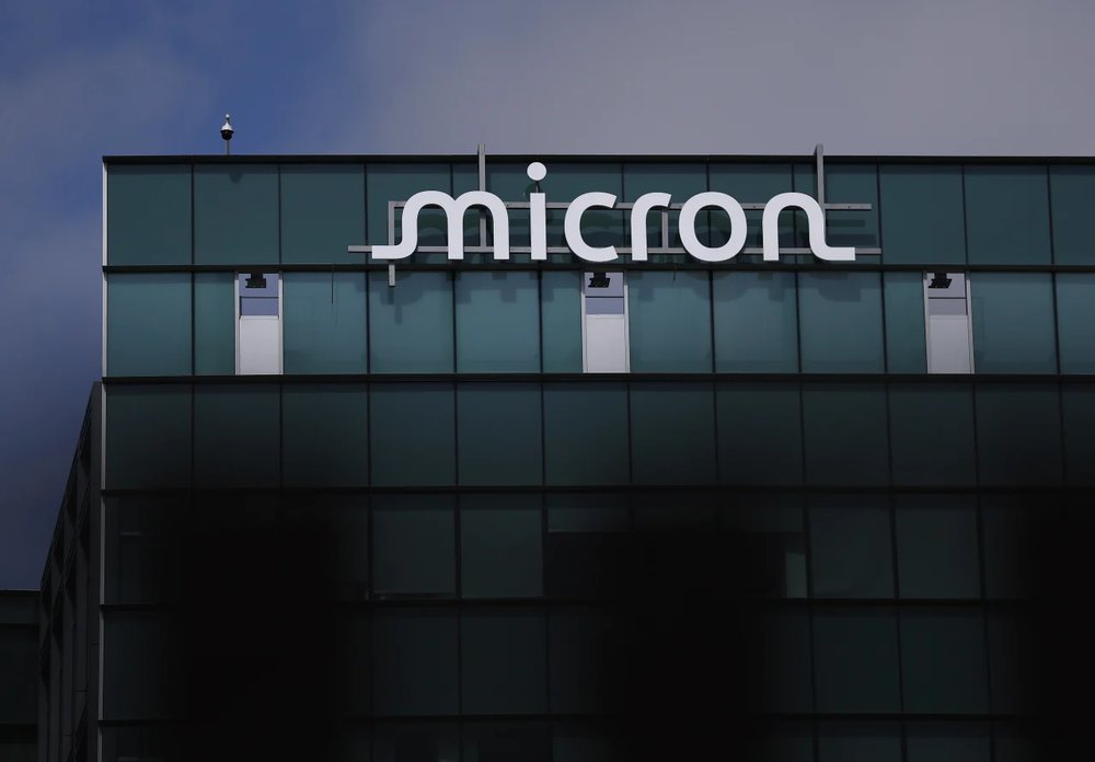 Micron's Surge Defies Market Downturn, Spotlighting Memory Sector Strength