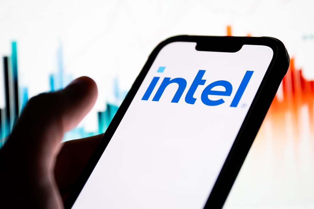 Intel's High-Stakes CES: Unveiling Panther Lake Amid AI PC Push