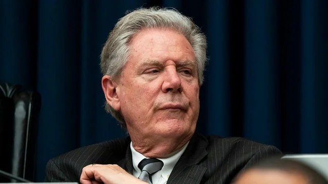 Lawmaker Seeks Pause on AI Data Center Expansion Amid Environmental Concerns